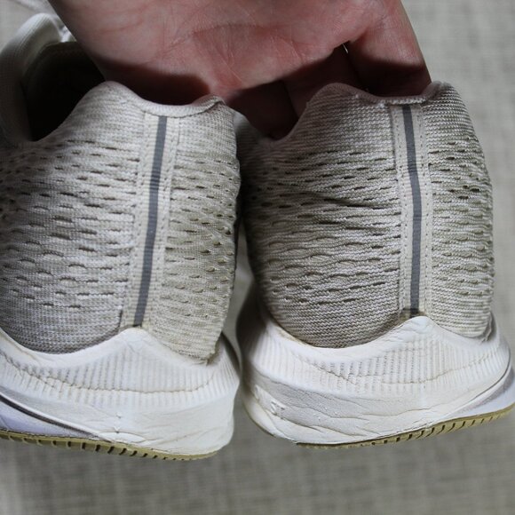 Nike Zoom Winflo 5 Size 8.5 Beige and Gold Athletic Shoes - Picture 6 of 7